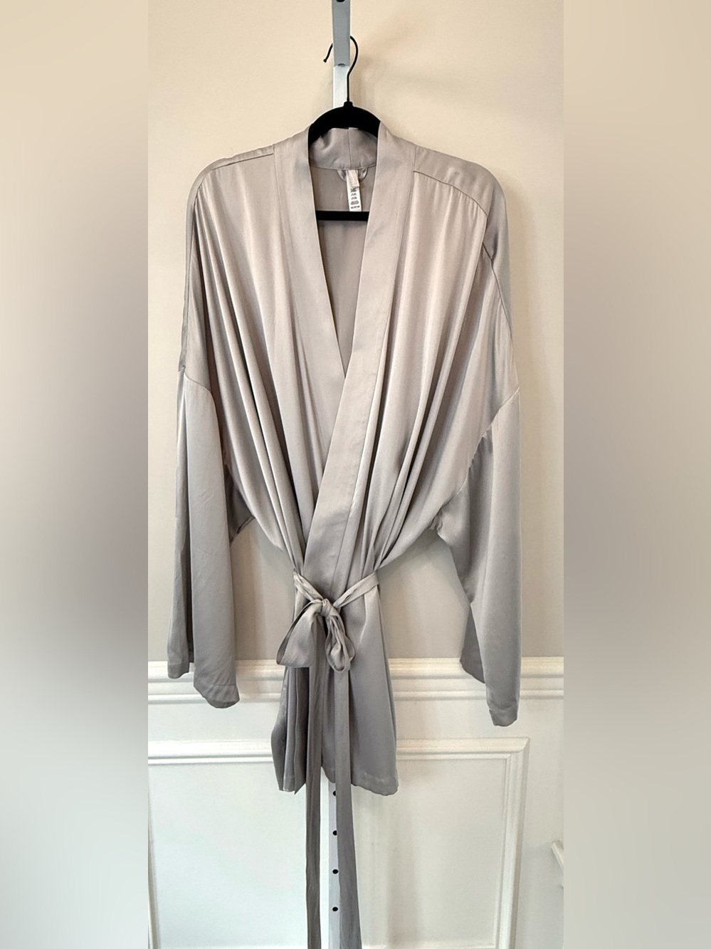 SKIMS Silver Satin Wrap Robe 4X Plus Size Kimono Lounge Sleepwear
